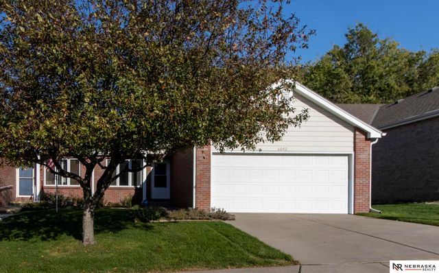 6042 Old Farm Circle, Lincoln, NE 68512