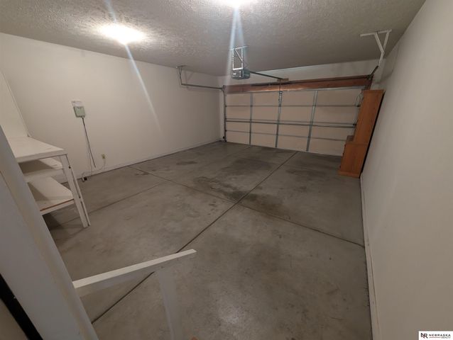 6042 Old Farm Circle, Lincoln, NE 68512