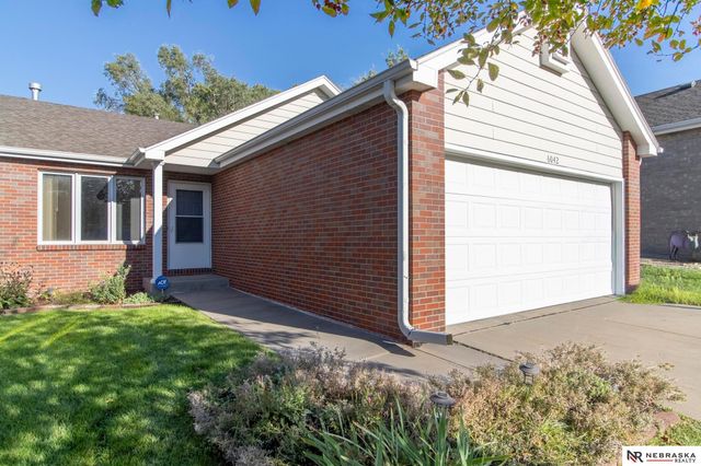 6042 Old Farm Circle, Lincoln, NE 68512