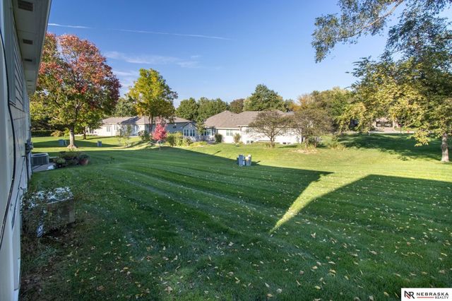 6042 Old Farm Circle, Lincoln, NE 68512