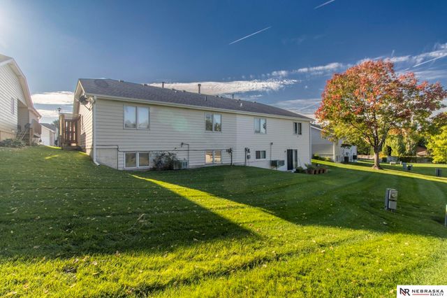 6042 Old Farm Circle, Lincoln, NE 68512