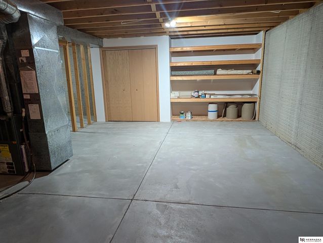 6042 Old Farm Circle, Lincoln, NE 68512