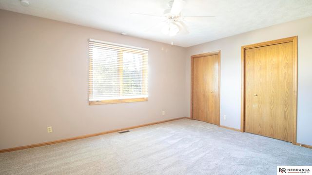 6042 Old Farm Circle, Lincoln, NE 68512