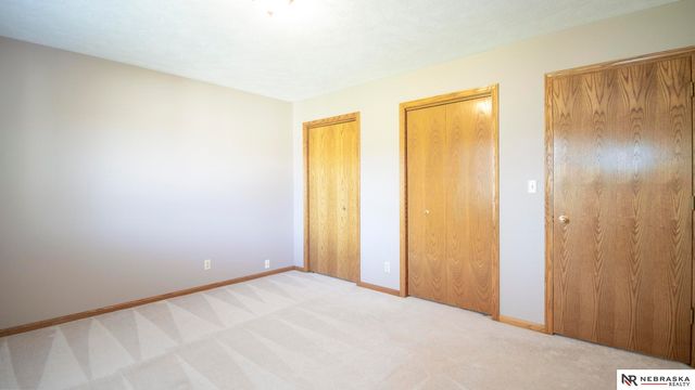 6042 Old Farm Circle, Lincoln, NE 68512