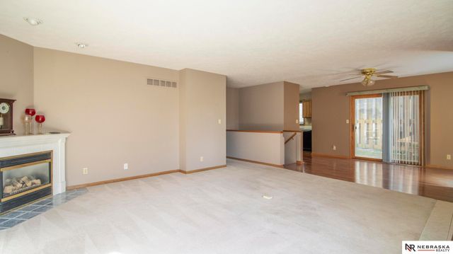 6042 Old Farm Circle, Lincoln, NE 68512