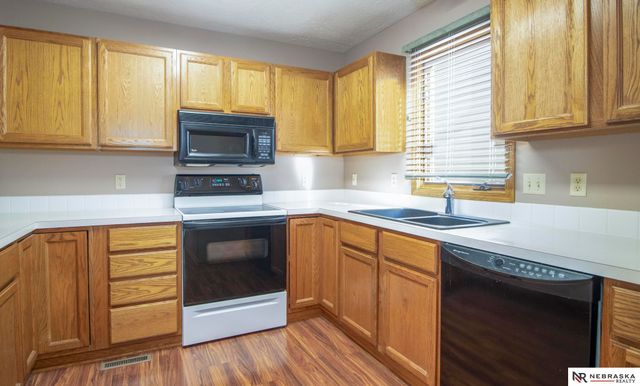 6042 Old Farm Circle, Lincoln, NE 68512