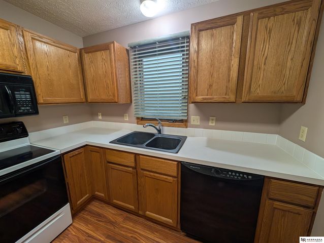 6042 Old Farm Circle, Lincoln, NE 68512