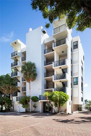 10562 Gulf Shore DR # 202, Naples, FL 34108