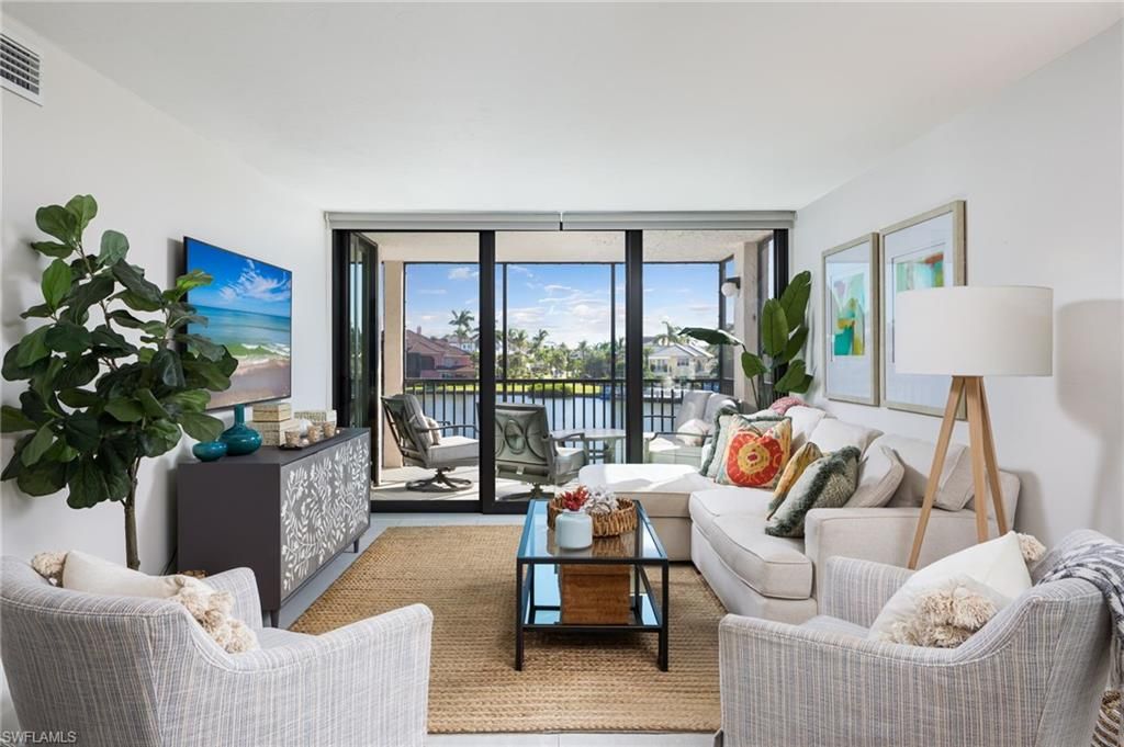 10562 Gulf Shore DR # 202, Naples, FL 34108