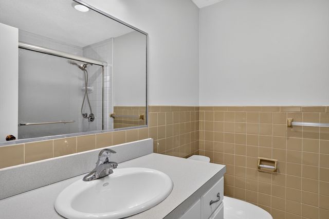 6 Hallmark Gdns 9, Burlington, MA 01876