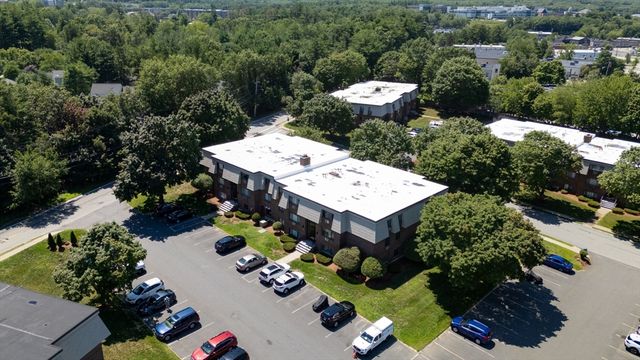 6 Hallmark Gdns 9, Burlington, MA 01876