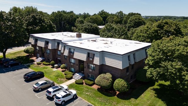 6 Hallmark Gdns 9, Burlington, MA 01876