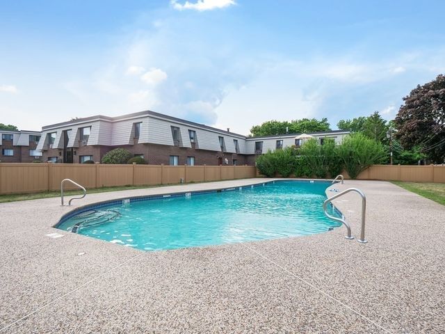6 Hallmark Gdns 9, Burlington, MA 01876