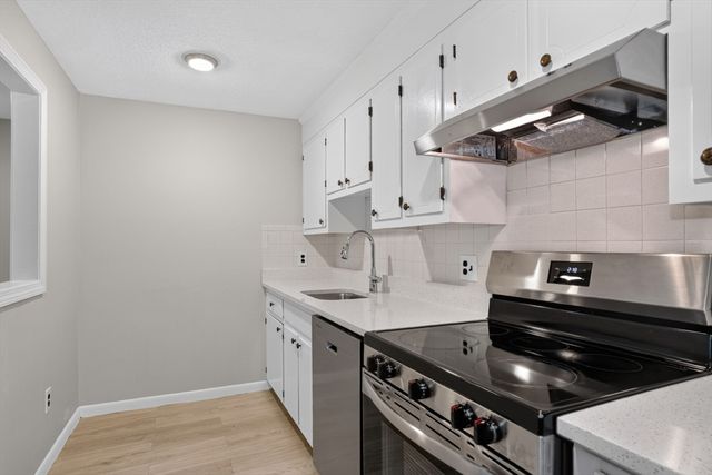 6 Hallmark Gdns 9, Burlington, MA 01876