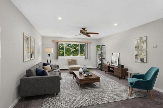6 Hallmark Gdns 9, Burlington, MA 01876