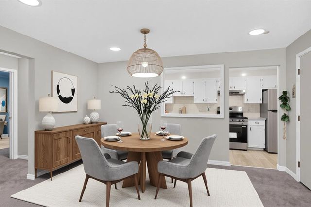 6 Hallmark Gdns 9, Burlington, MA 01876