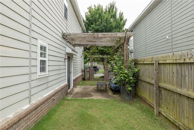 567 N Longfellow Lane, Fayetteville, AR 72704
