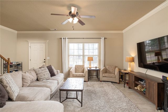 567 N Longfellow Lane, Fayetteville, AR 72704