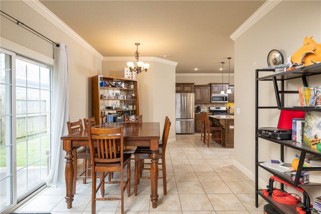 567 N Longfellow Lane, Fayetteville, AR 72704