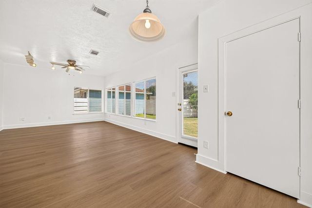 15963 S Alley Court, Houston, TX 77082