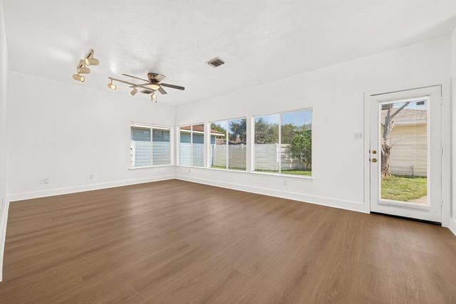 15963 S Alley Court, Houston, TX 77082