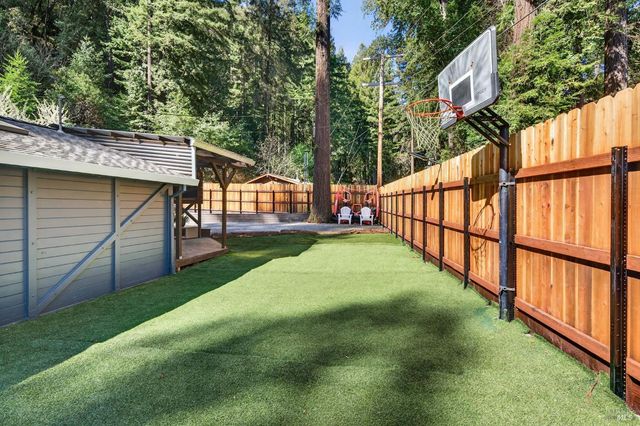 11207 Vellutini Rd, Forestville, CA 95436