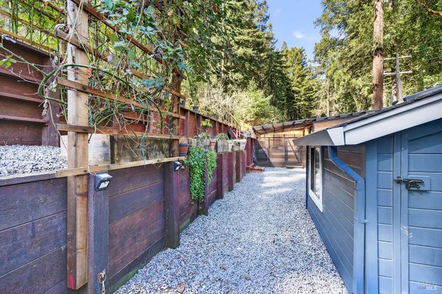 11207 Vellutini Rd, Forestville, CA 95436