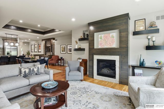 21993 Brookside Avenue, Elkhorn, NE 68022