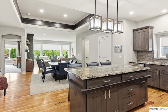 21993 Brookside Avenue, Elkhorn, NE 68022