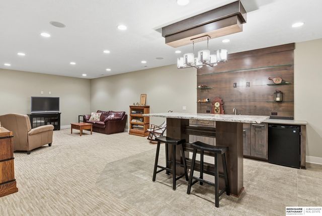 21993 Brookside Avenue, Elkhorn, NE 68022