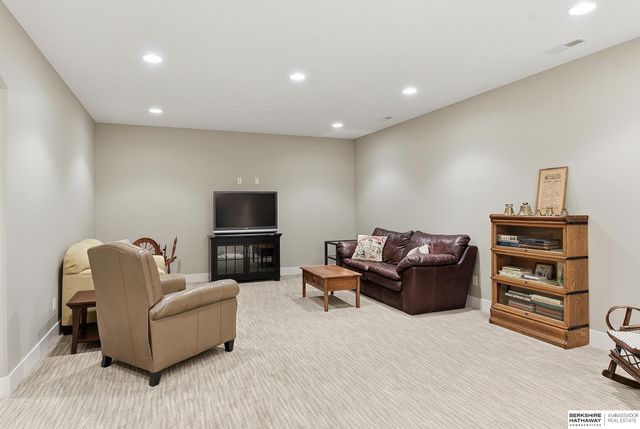 21993 Brookside Avenue, Elkhorn, NE 68022