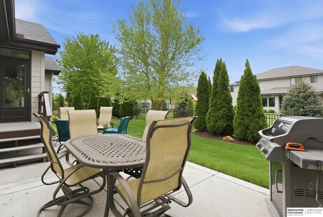21993 Brookside Avenue, Elkhorn, NE 68022