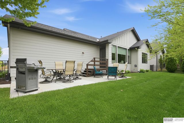 21993 Brookside Avenue, Elkhorn, NE 68022