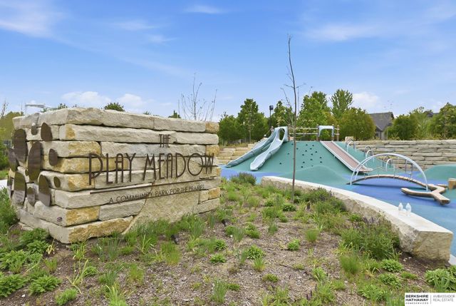 21993 Brookside Avenue, Elkhorn, NE 68022