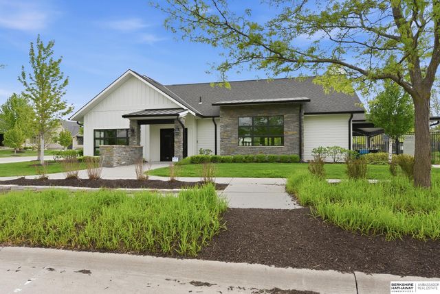 21993 Brookside Avenue, Elkhorn, NE 68022