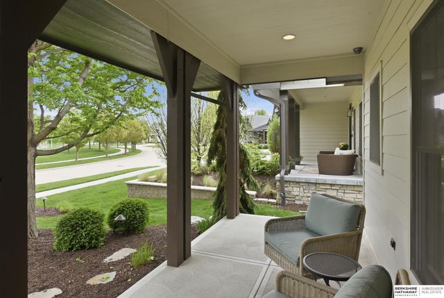 21993 Brookside Avenue, Elkhorn, NE 68022