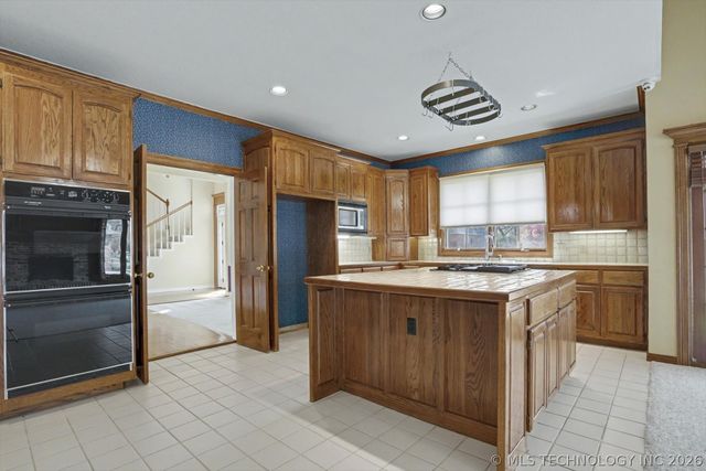 5141 E 107TH Street, Tulsa, OK 74137