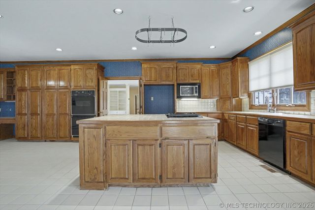 5141 E 107TH Street, Tulsa, OK 74137