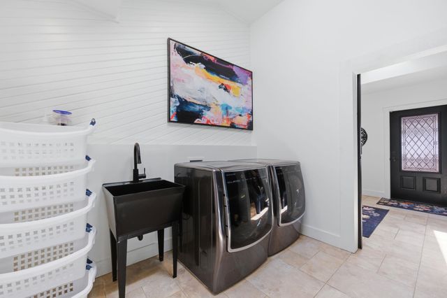 24 E Douglas Ave, Eastborough, KS 67206