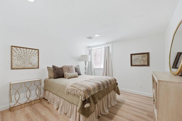 24 E Douglas Ave, Eastborough, KS 67206
