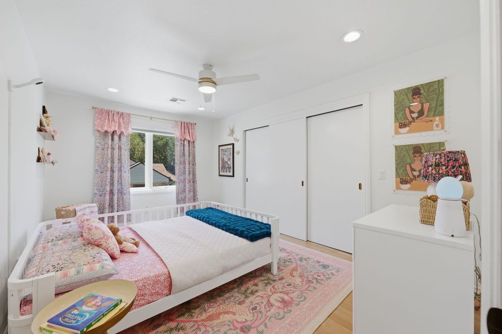 24 E Douglas Ave