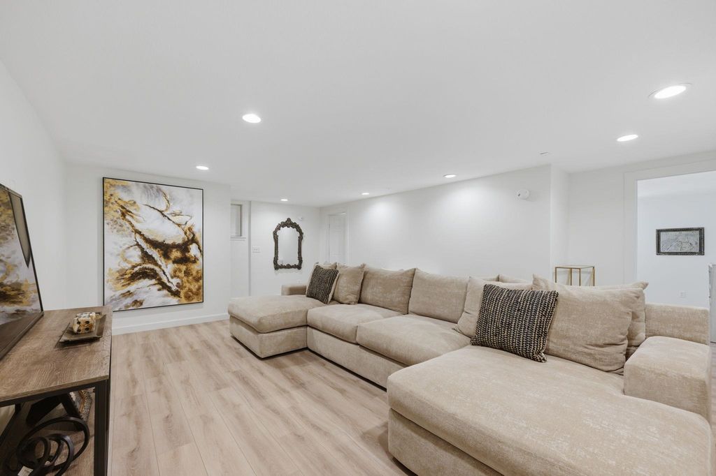 24 E Douglas Ave