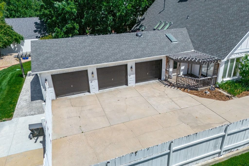 24 E Douglas Ave