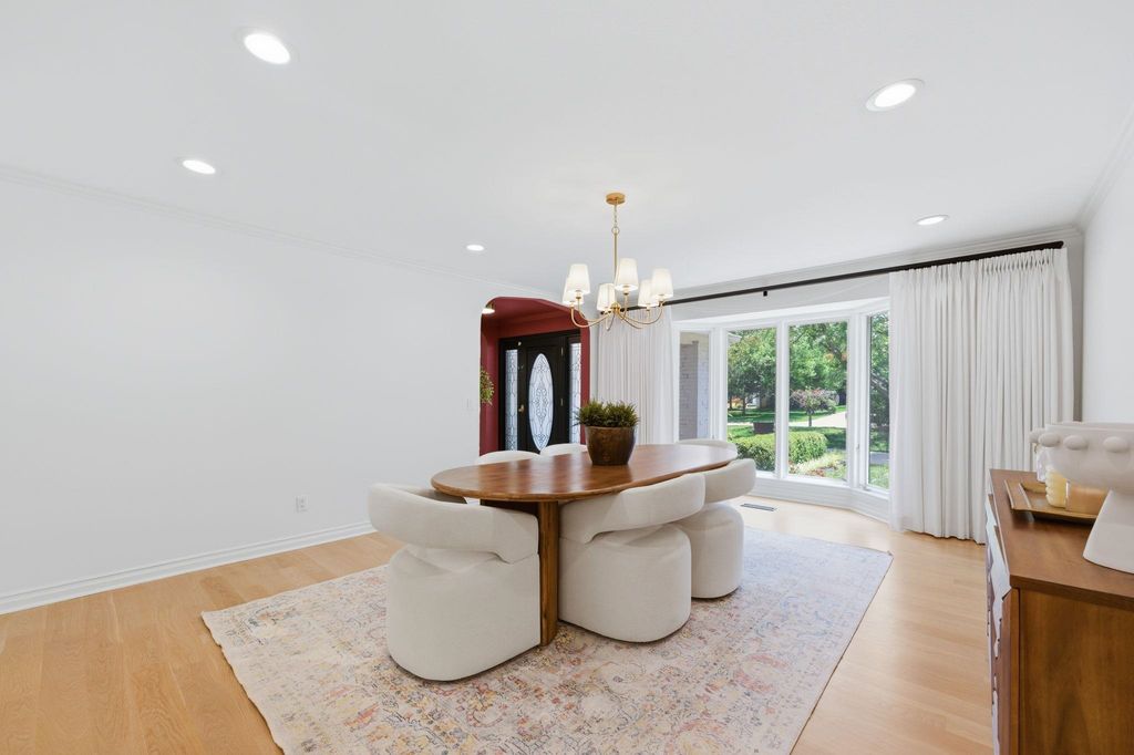 24 E Douglas Ave