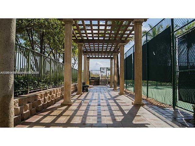 2080 S OCEAN DR 309, Hallandale Beach, FL 33009