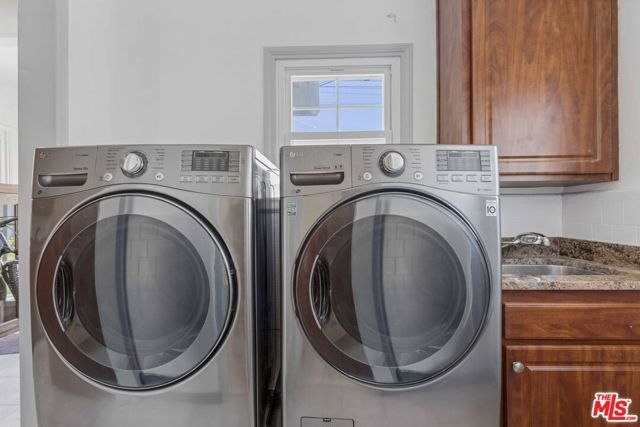 6727 W 87th Place, Los Angeles, CA 90045