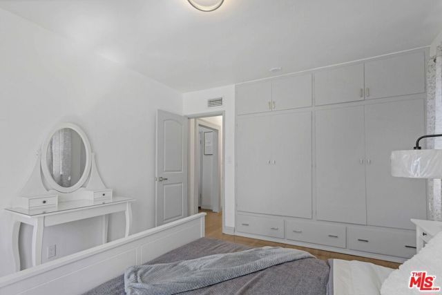 6727 W 87th Place, Los Angeles, CA 90045