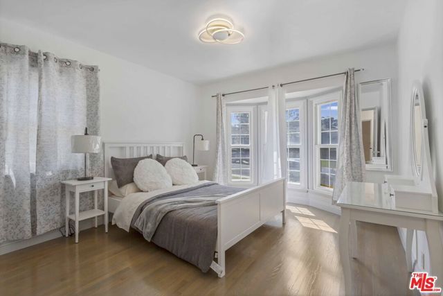 6727 W 87th Place, Los Angeles, CA 90045