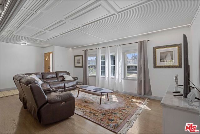 6727 W 87th Place, Los Angeles, CA 90045