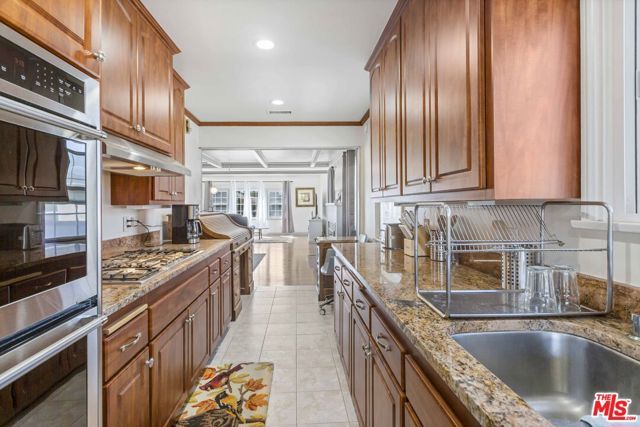 6727 W 87th Place, Los Angeles, CA 90045